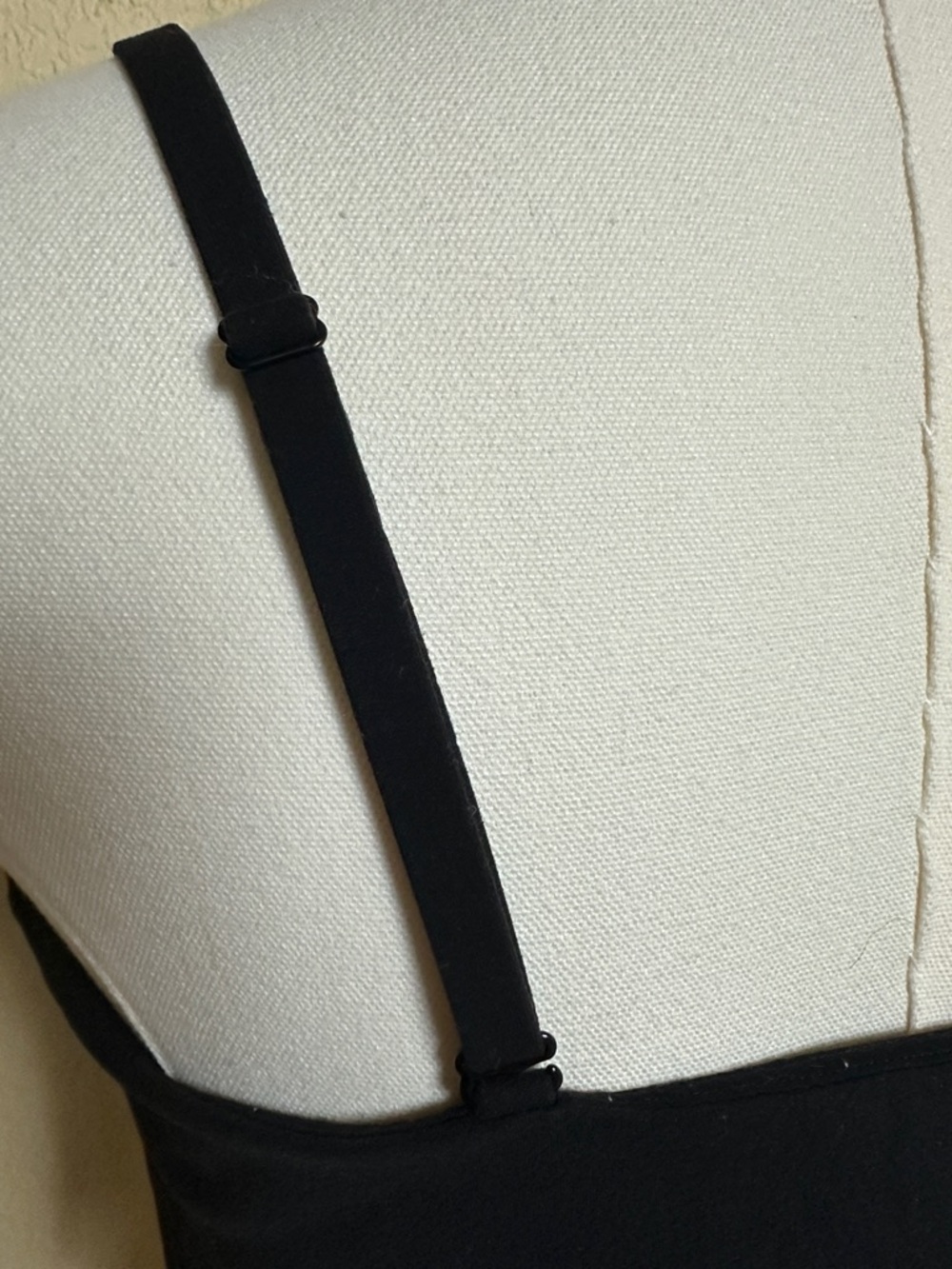 Athleta Black Ruched Cutout Crop Top - Picture 5 of 7